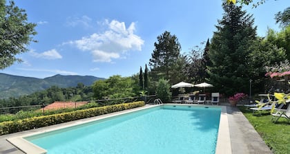 Private Tuscany Villa near Florence-Saltwater Pool, Heated Jacuzzi&Cooking Class