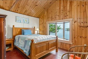 4 bedrooms, Internet, bed sheets - Waterfront Southport Cottage w/ Private Dock Quiet Coastal Retreat. (Southport)