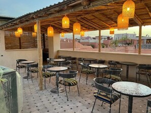 Outdoor dining - Riad Nadalinn (Marrakech)