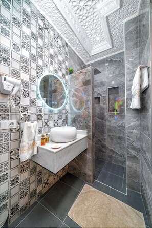 Junior Suite | Bathroom - Riad Nadalinn (Marrakech)