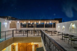 Outdoor dining - Riad Nadalinn (Marrakesh)