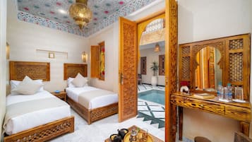 Coffres-forts dans les chambres, fer et planche à repasser