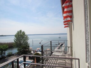 Comfort Double Room, Balcony, Partial Lake View | Property grounds - Hotel Tre Vele (Sirmione)