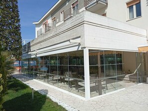 Előterasz