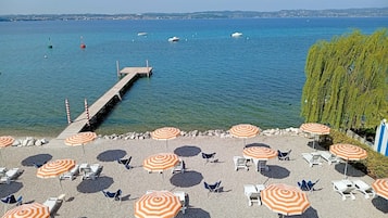 Spiaggia privata, lettini da mare, ombrelloni, teli da spiaggia