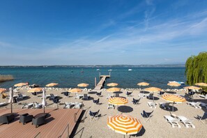 Private beach, sun-loungers, beach umbrellas, beach towels