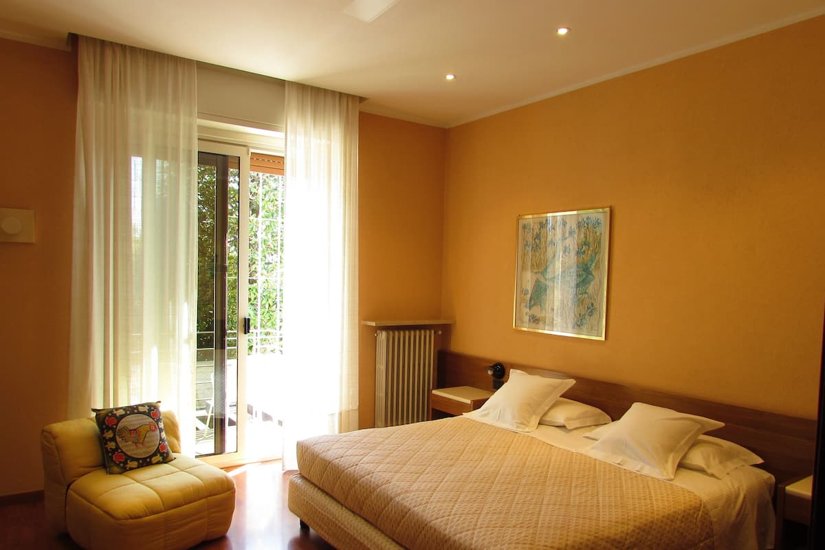 Comfort-Doppelzimmer, Balkon, eingeschränkter Seeblick | Zimmersafe, Schreibtisch, kostenloses WLAN