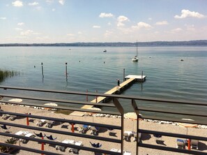 Habitación panorámica doble, vistas al lago | Jardines del alojamiento