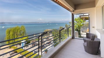 Chambre Double Panoramique, vue lac | Vue depuis le balcon