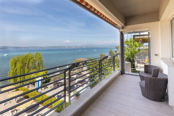 Panorama tweepersoonskamer, uitzicht op meer | Uitzicht vanaf balkon