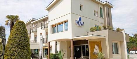 Fachada da propriedade