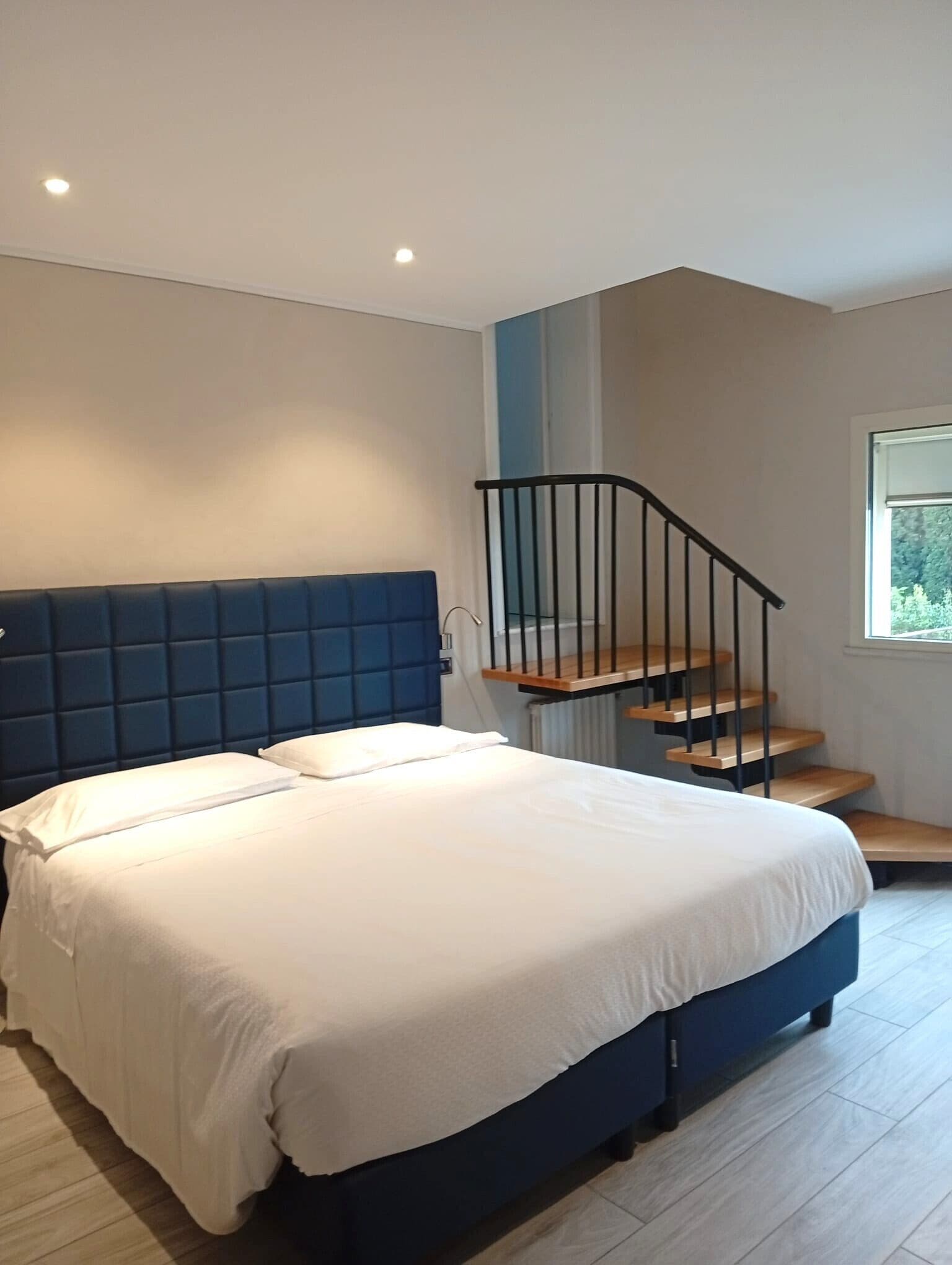 Comfort Double Room, Balcony, Partial Lake View | In-room safe, desk, free WiFi, bed sheets