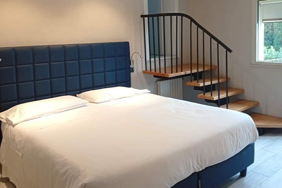 Comfort Double Room, Balcony, Partial Lake View | In-room safe, desk, free WiFi, bed sheets