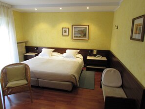 Standard-Doppelzimmer, Balkon, Gartenblick | Zimmersafe, Schreibtisch, kostenloses WLAN