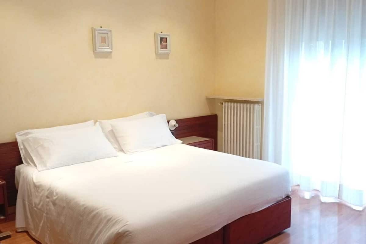 Standard Double Room | In-room safe, desk, free WiFi, bed sheets