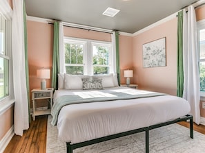 3 makuuhuonetta, työpöytä, silitysrauta/-lauta, ilmainen Wi-Fi