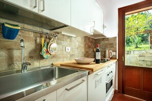 Fridge, microwave, oven, stovetop - Villa Acquamarina 300 meters from the sea (Scopello)