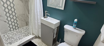 Secret Garden - Self Check-in - 1 bd, 1bath Elegant Apt/Studio