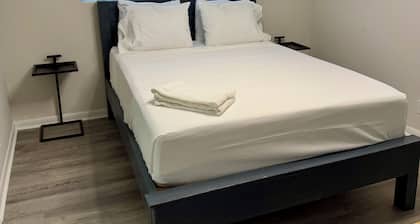 Secret Garden - Self Check-in - 1 bd, 1bath Elegant Apt/Studio