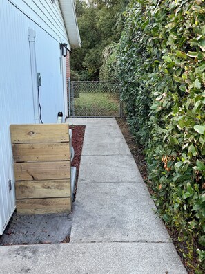 Property grounds - Secret Garden - Self Check-in  -  1 bd, 1bath Elegant Apt/Studio (Orange Park)