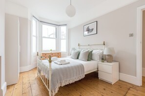 2 chambres, fer et planche à repasser, Wi-Fi, draps fournis