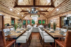 Luxury Cabin, Mountain View | Private kitchen | Full-size fridge, microwave, oven, stovetop - Big Chief Lodge (Sevierville)