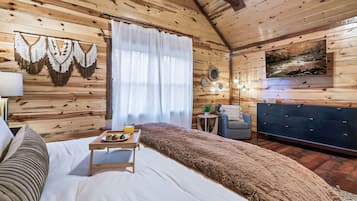 Luxury Cabin, Mountain View | Desk, iron/ironing board, free WiFi