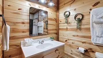 Luxury Cabin, Mountain View | Bathroom | Free toiletries, hair dryer, towels, soap