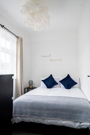 2 chambres, fer et planche à repasser, lit parapluie, Wi-Fi gratuit