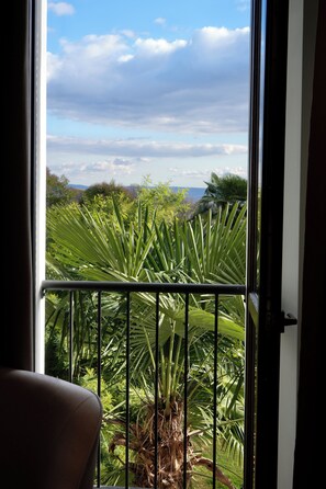 Interior - Modern apartment just a short walk from Lake Maggiore and Arona (Nebbiuno)