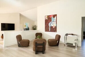 Children’s area - Cumpa's House: Mid-Century Luxury in Miami (Pinecrest)