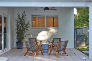 Terrace/patio - Cumpa's House: Mid-Century Luxury in Miami (Pinecrest)