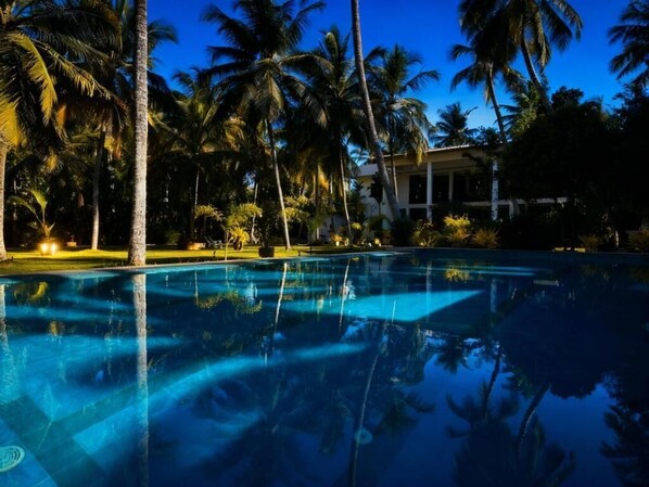 Outdoor pool - (Habaraduwa)