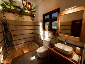 Bathtub, hair dryer, towels, soap - (Habaraduwa)