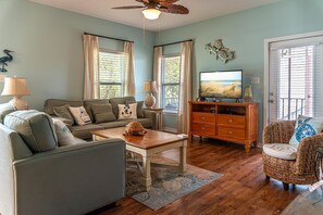Cabin, Multiple Beds (The Rookery III 4009) | Living area