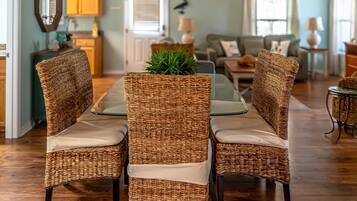 Cabin, Multiple Beds (The Rookery III 4009) | Dining