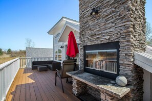Terrace/patio - Beachwalk Bliss.  Sleeps 17, lake access off the back yard, hot tub and all the (Michigan City)