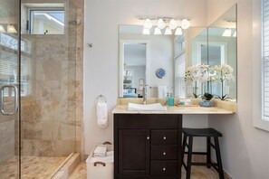 Hair dryer, towels - Beachwalk Bliss.  Sleeps 17, lake access off the back yard, hot tub and all the (Michigan City)