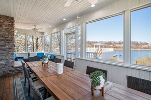 Dining - Beachwalk Bliss.  Sleeps 17, lake access off the back yard, hot tub and all the (Michigan City)