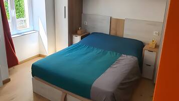 Bügeleisen/Bügelbrett, WLAN, Bettwäsche