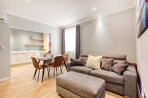 TV - Central Msida Apartment | Workspace, Wi-Fi & A/C (Msida)