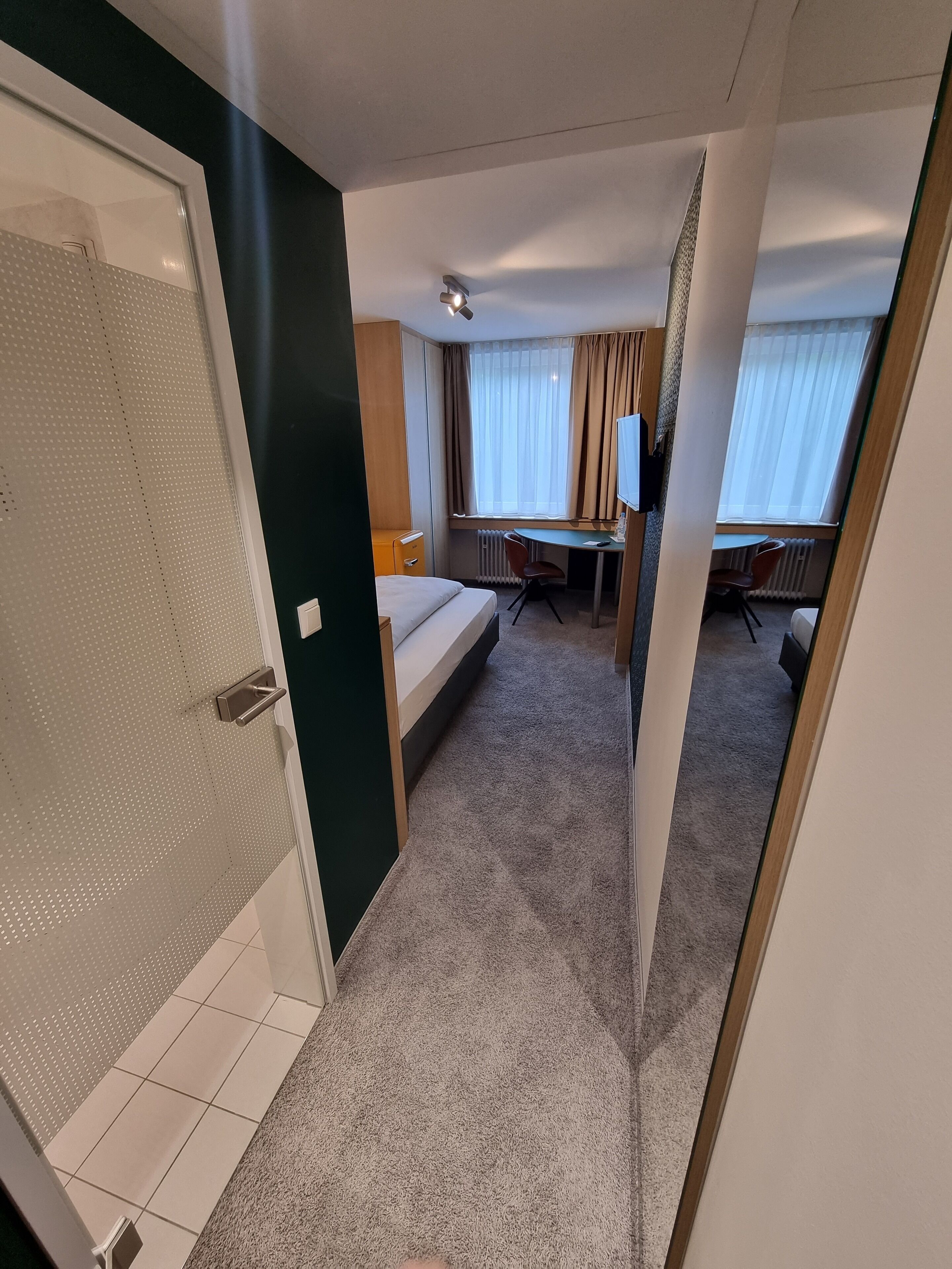 Habitación empresarial individual | Caja de seguridad en la habitación, cortinas blackout y insonorización 