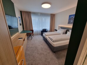 Executive Double Room, Park View | In-room safe, blackout drapes, soundproofing, iron/ironing board