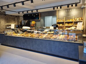 Dining - my MINGA City Sendlinger Tor (Munich)