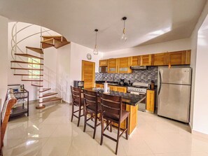 Private kitchen - 3BD apt in central Cabarete, steps from beach (Cabarete)