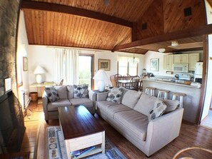 Living area - Madaket, beach walking distance!!!! Single house 3 bdr-2bths (Nantucket)