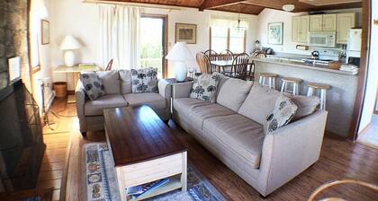 Madaket, beach walking distance!!!! Single house 3 bdr-2bths