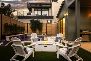 Terrace/patio - The Vic on 10th • Skyline Views • Heated Pool • 2025 Build • Firepit (Austin)