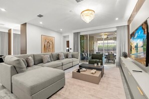 TV - Luxury 7 Bed Villa with Pool/Spa, Game Room & Resort Clubhouse (Kissimmee)