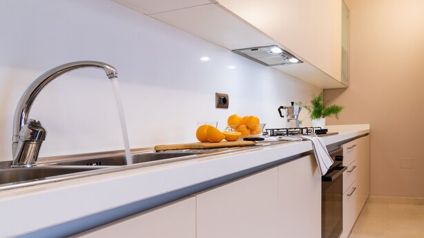 Private kitchen - Elegant Sea View Apartment with Panoramic Patio (Grottammare)